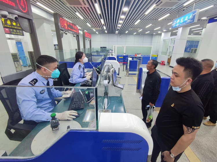 東興口岸重啟出境團(tuán)隊(duì)游 單日出入境人次突破4200，入境游市場(chǎng)同步復(fù)蘇